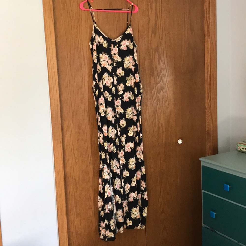 New with tags! Forever 21 floral long maxi dress!